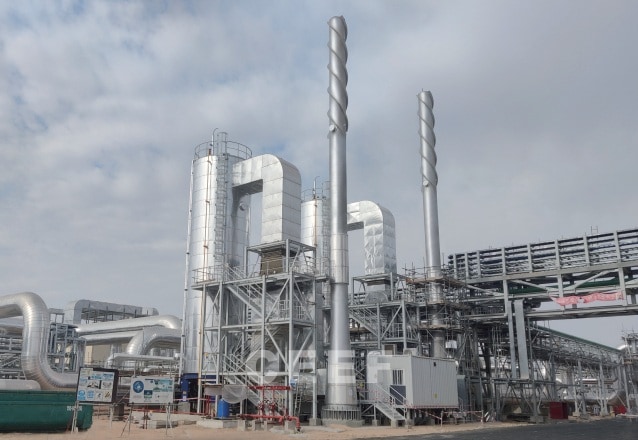 CEEF 17.6 MW anti-condensation heater system towers at the Shanghai Electric Dubai concentrated solar power project
