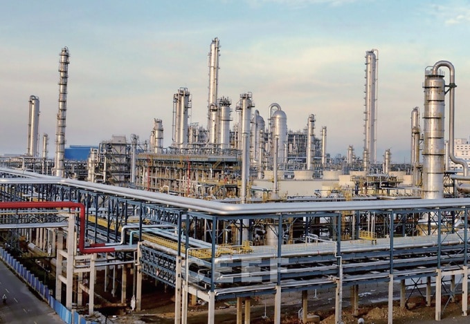 CEEF oil-fired thermal oil heaters supplying process heat to the China Offshore Bitumen (CNOOC) road asphalt production complex
