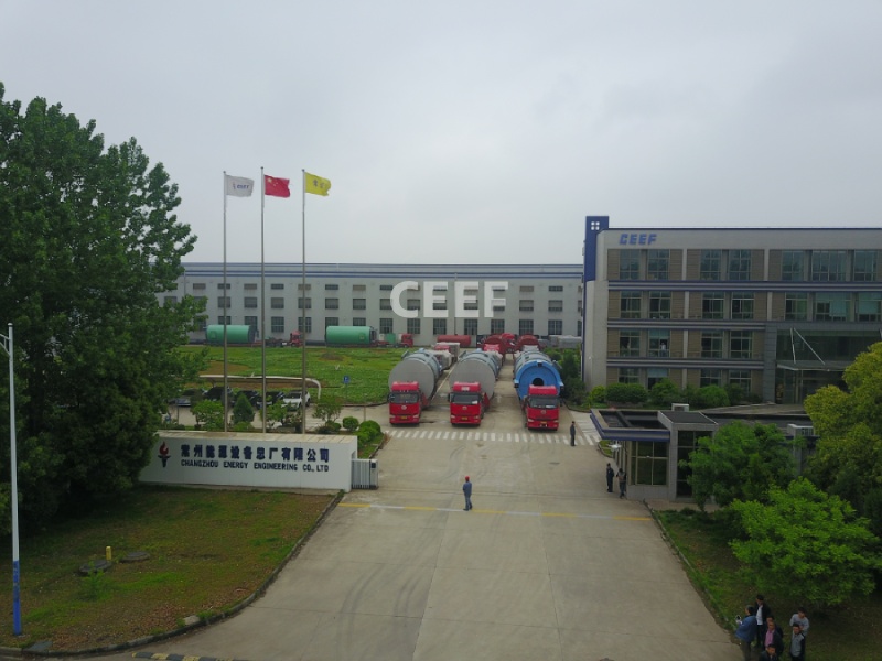 Heavy trucks shipping CEEF ultra-large vertical thermal oil heaters from Changzhou, China